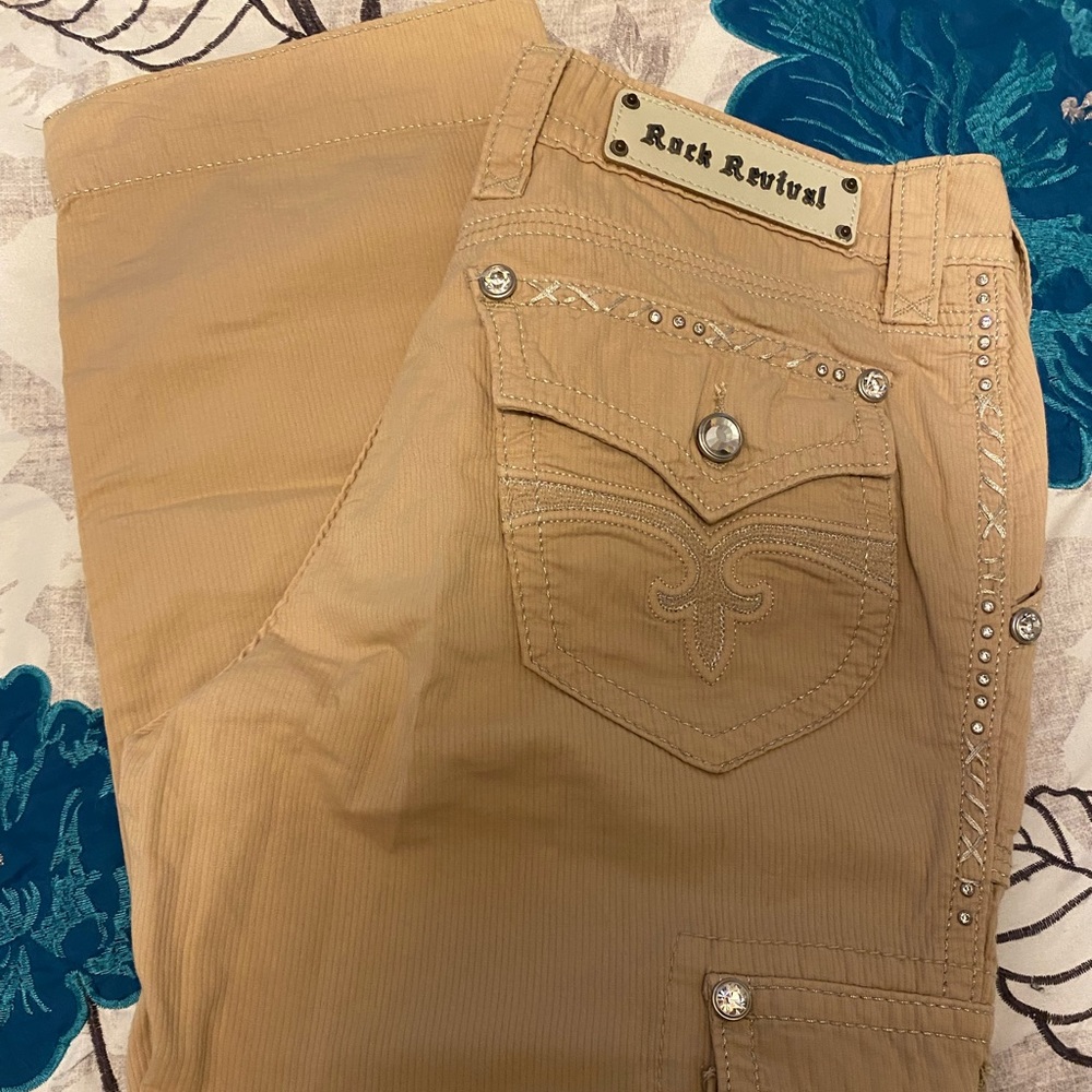 Rock revival khaki Capri size 29
